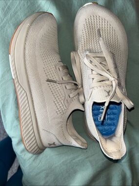 Flux Footwear size 7W/5.5M LIKE NEW